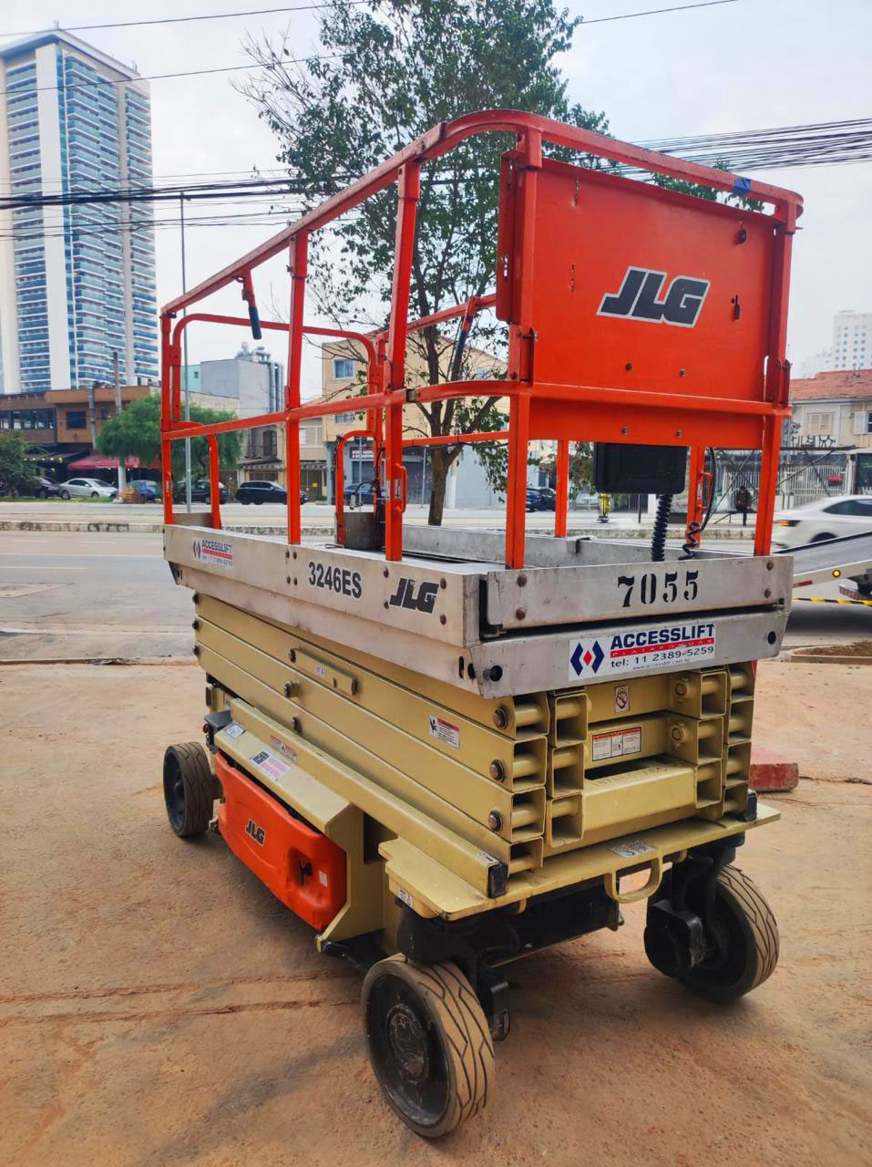 Vista da plataforma tesoura JLG ES3246
