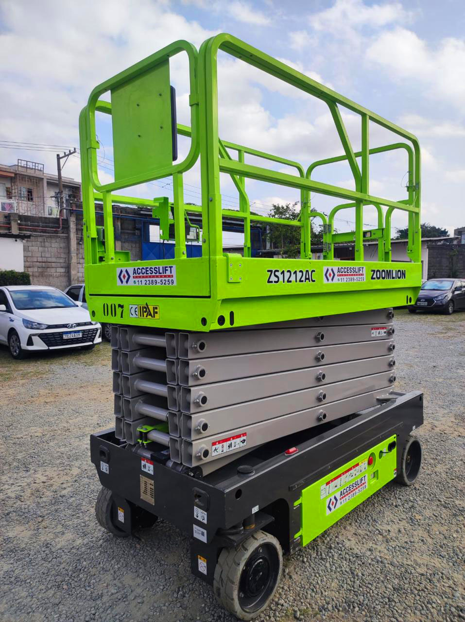 Vista frontal da plataforma Zoomlion ZS1212AC